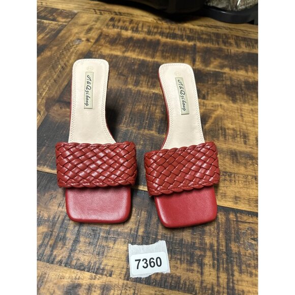 I/q so hong Shoes - Red heels size 35- 4-1/2 nwot